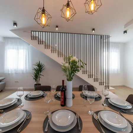 Luxury With Heated Pool Villa *